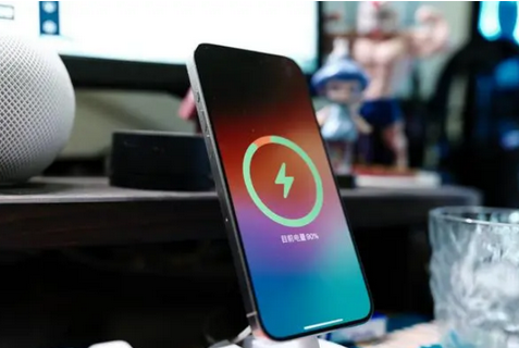 德江苹果15换屏服务分享用什么充电器给iPhone15充电更好 